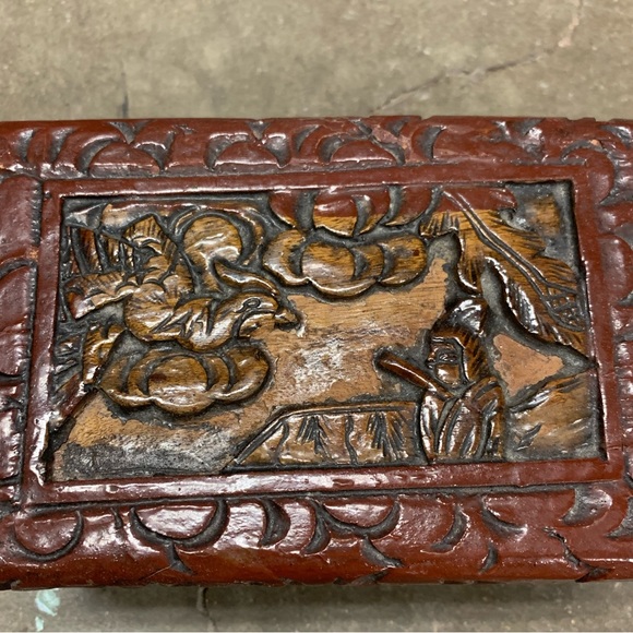 VINTAGE WOODEN, HAND CARVED LAQUER BOX - Picture 11 of 11